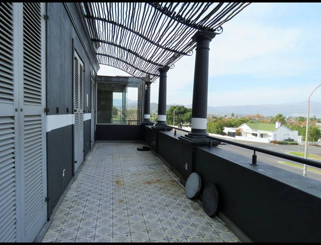 510M² BUSINESS TO LET IN SOMERSET WEST CENTRAL